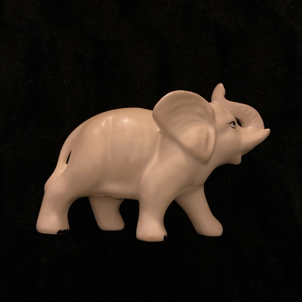 Elephant Earthenware Especially for Sophia-Ann - Picture 3 of 3